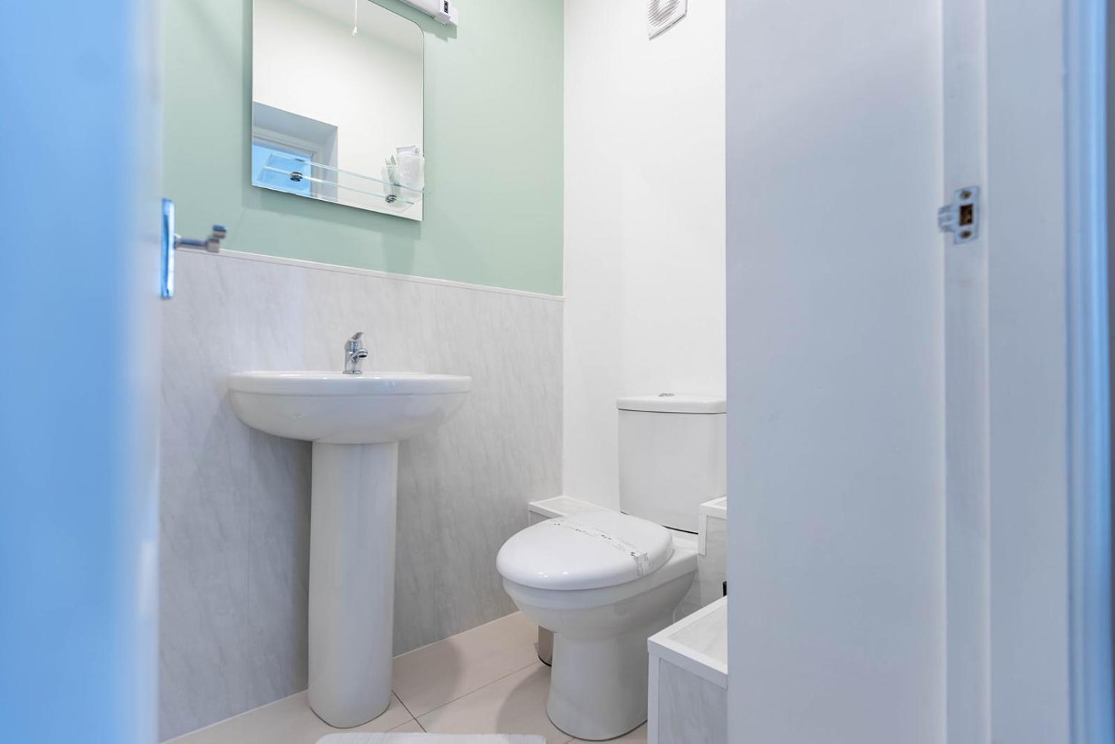 Windermere Studio Rooms - With Free Car Parking Onsite Kültér fotó