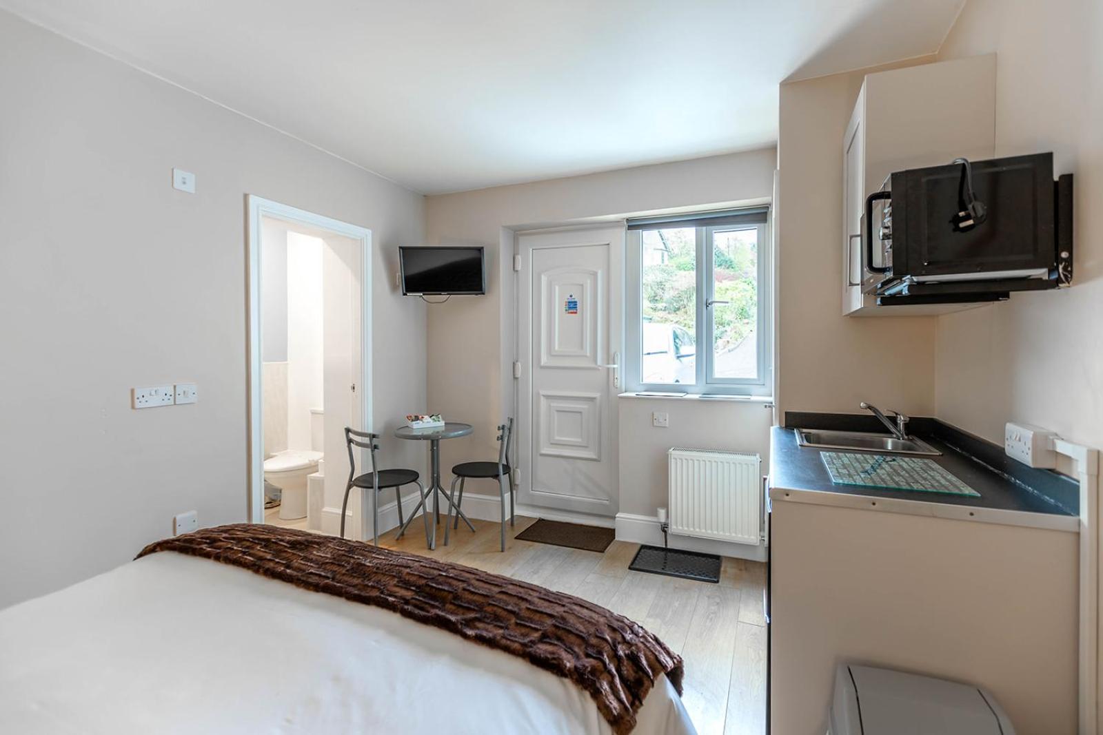 Windermere Studio Rooms - With Free Car Parking Onsite Kültér fotó