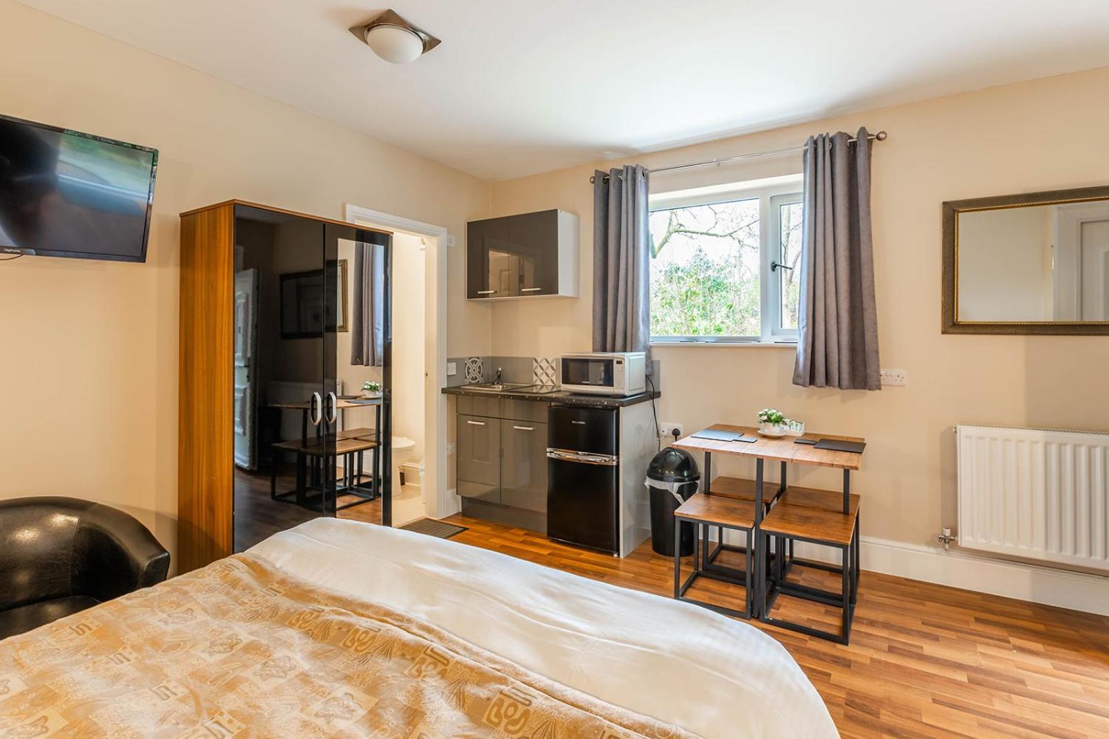 Windermere Studio Rooms - With Free Car Parking Onsite Kültér fotó