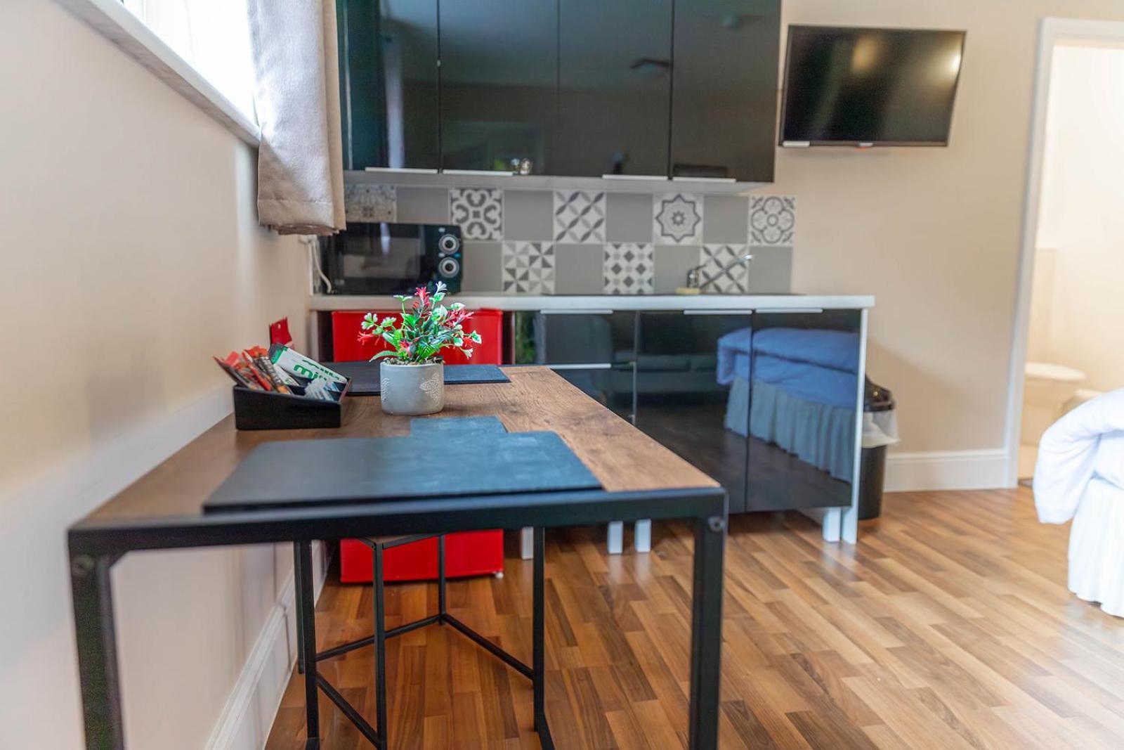 Windermere Studio Rooms - With Free Car Parking Onsite Kültér fotó