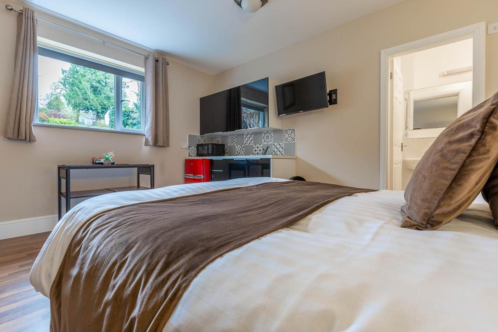 Windermere Studio Rooms - With Free Car Parking Onsite Kültér fotó