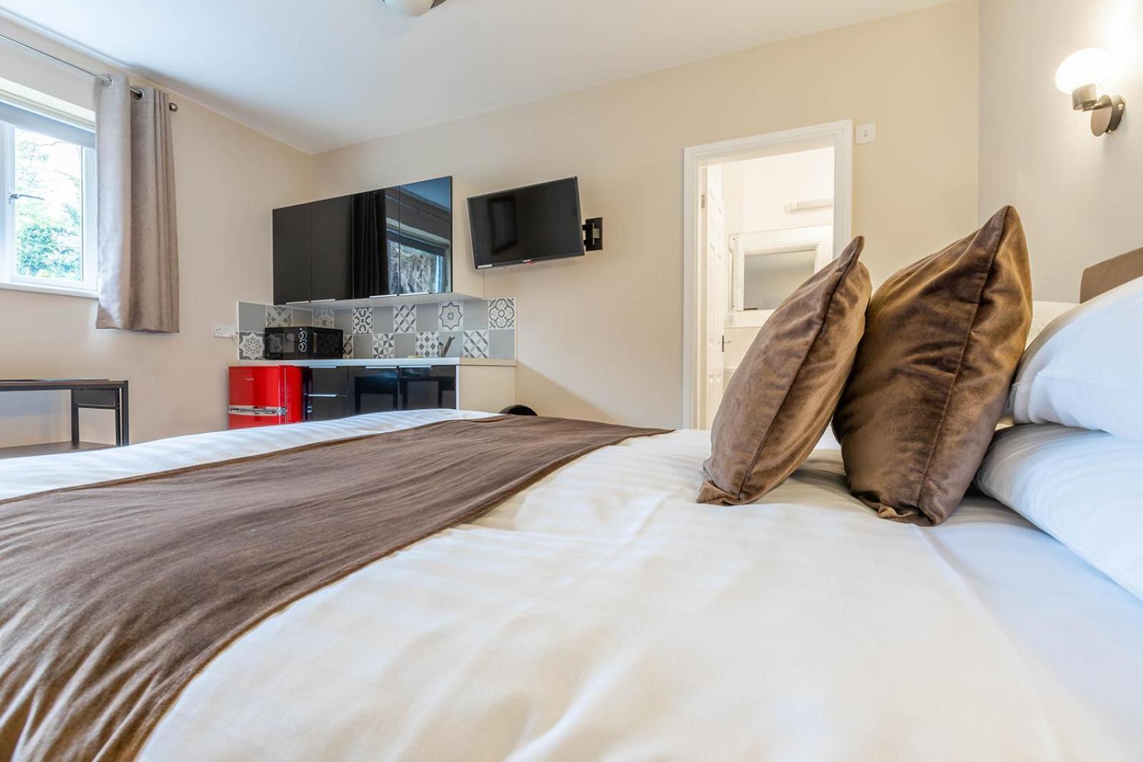 Windermere Studio Rooms - With Free Car Parking Onsite Kültér fotó
