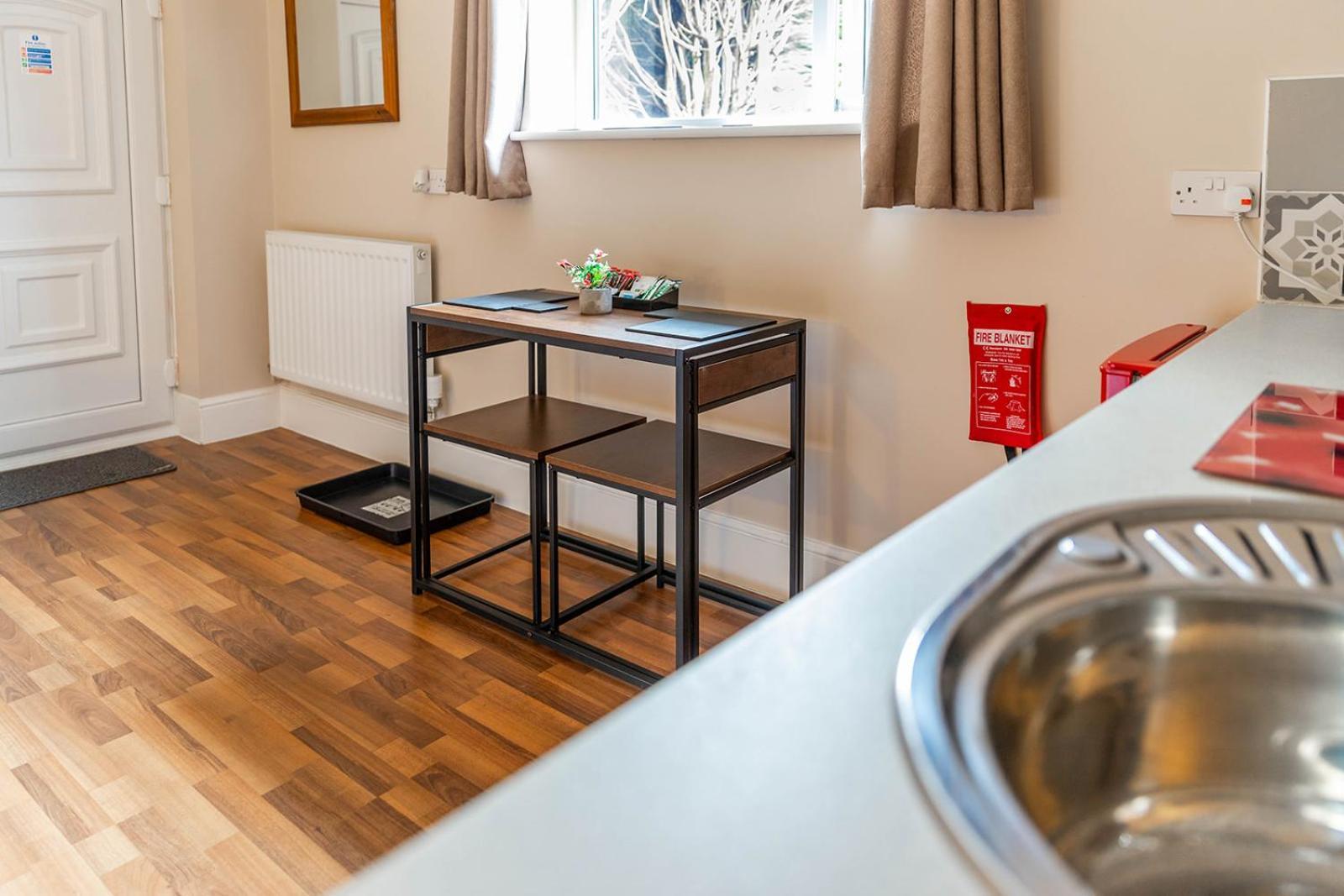 Windermere Studio Rooms - With Free Car Parking Onsite Kültér fotó