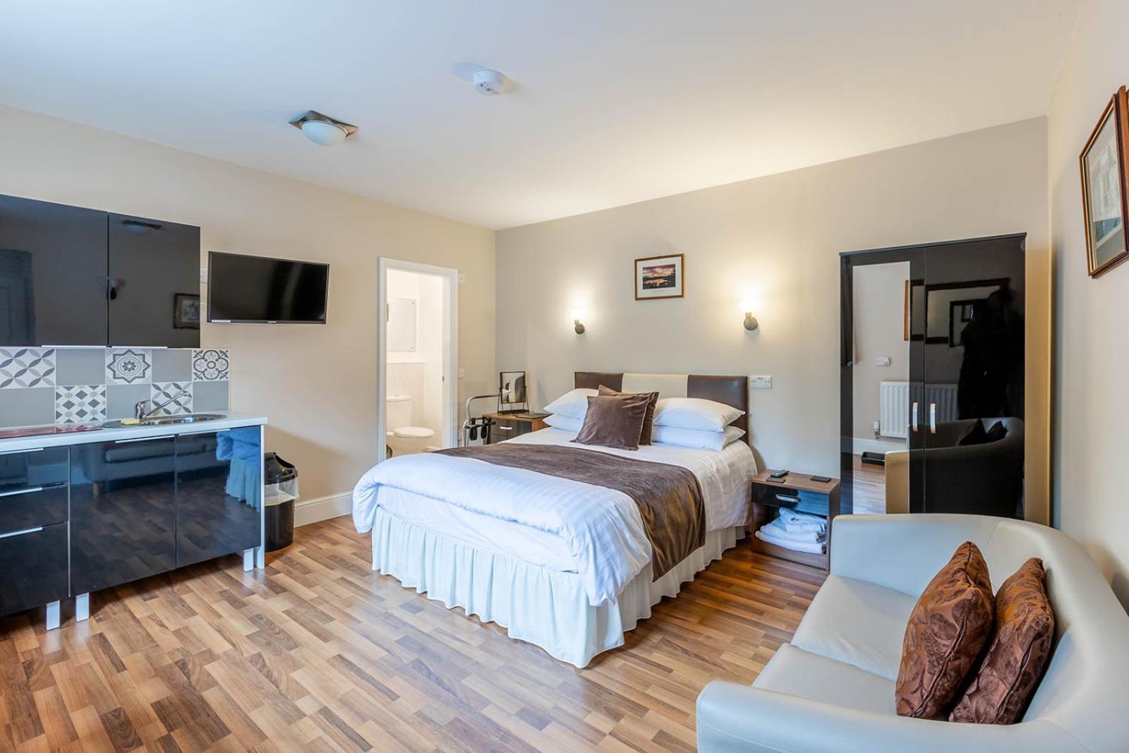 Windermere Studio Rooms - With Free Car Parking Onsite Kültér fotó