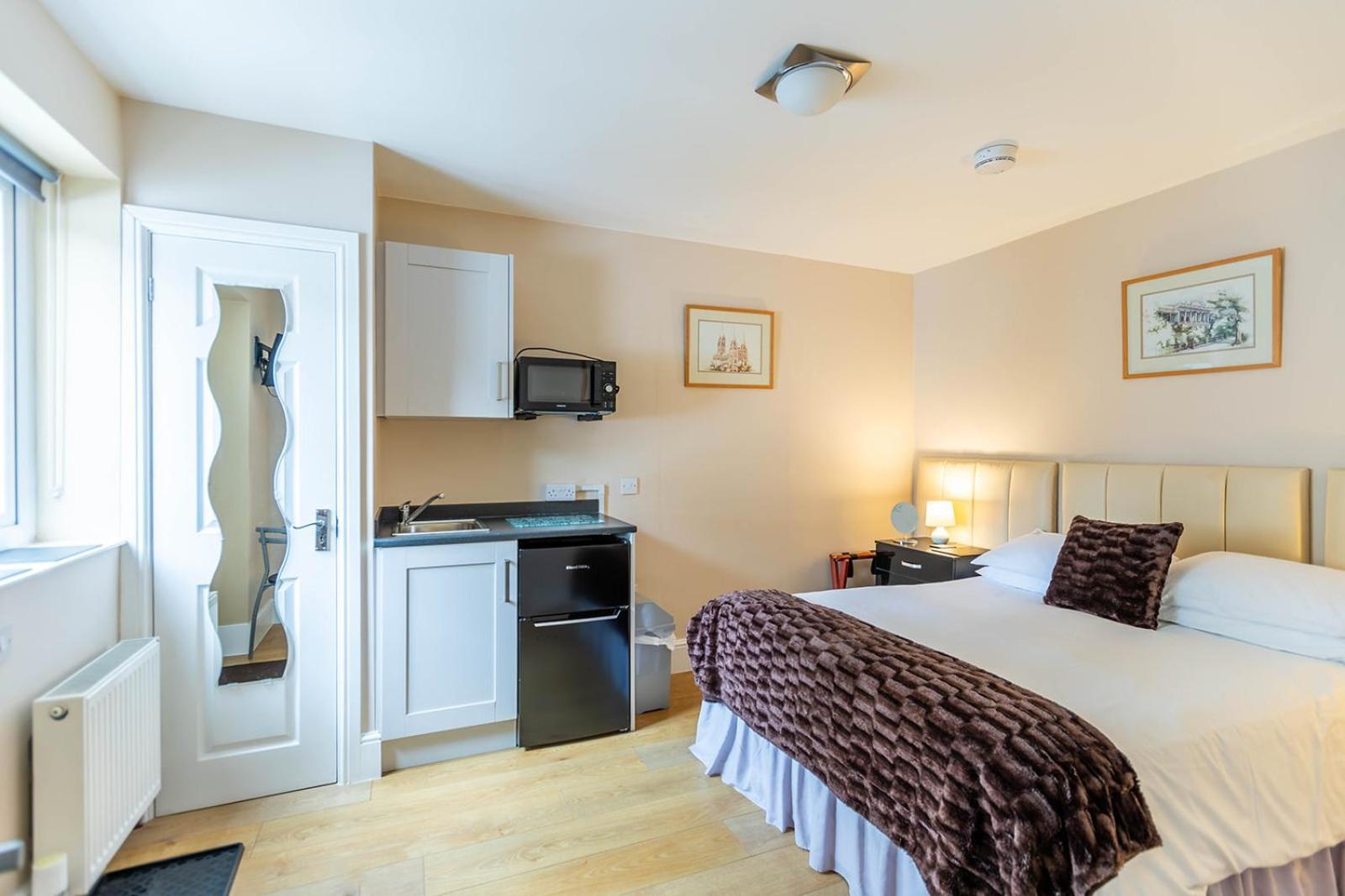 Windermere Studio Rooms - With Free Car Parking Onsite Kültér fotó