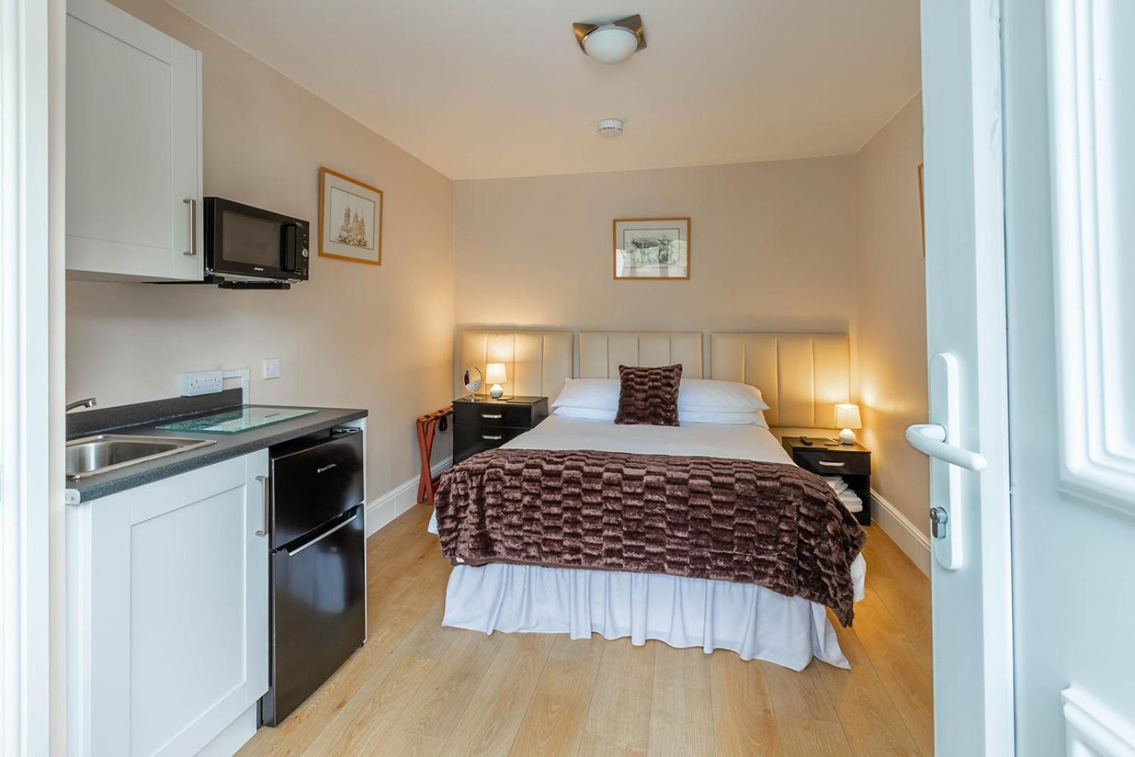 Windermere Studio Rooms - With Free Car Parking Onsite Kültér fotó